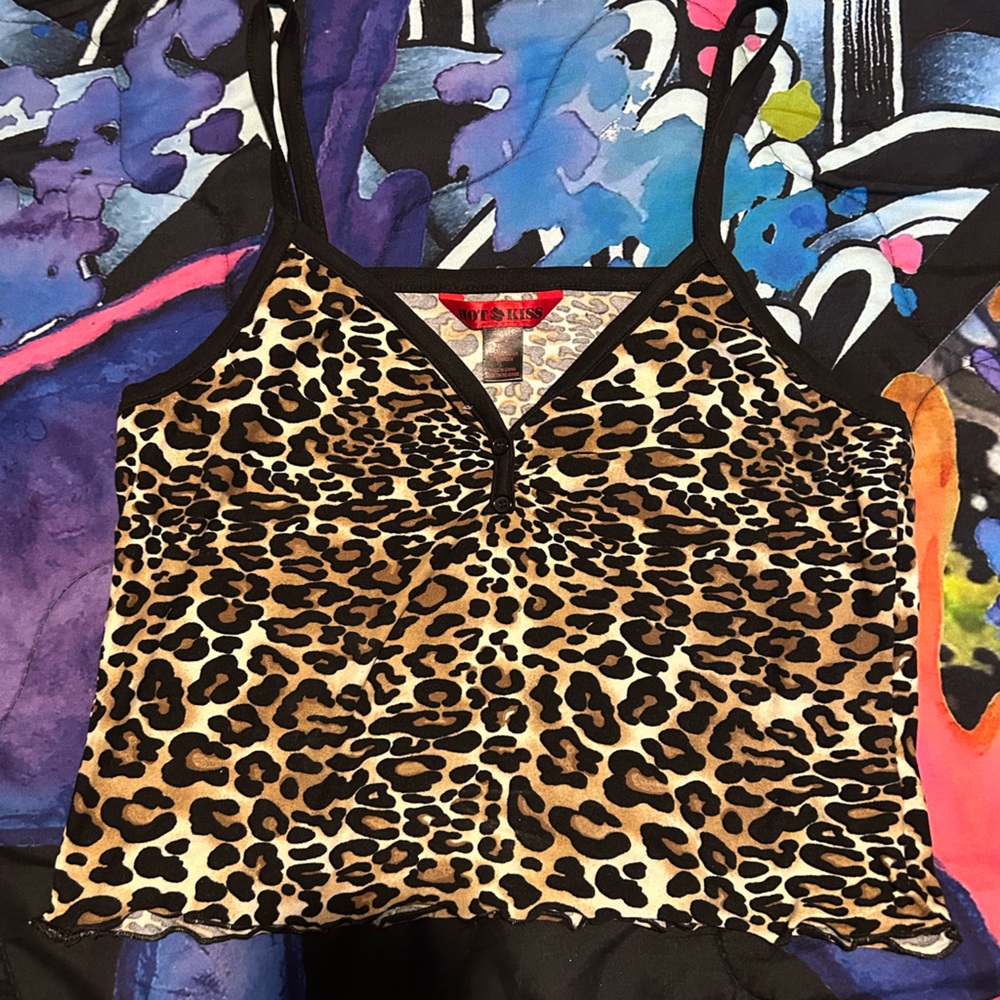 Women’s Y2K cheetah print stretch tank top.